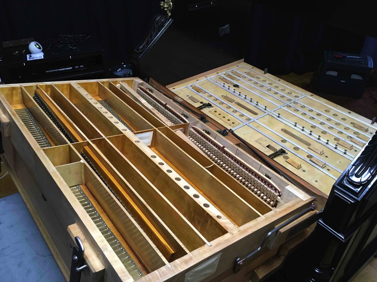 Harmonium geöffnet